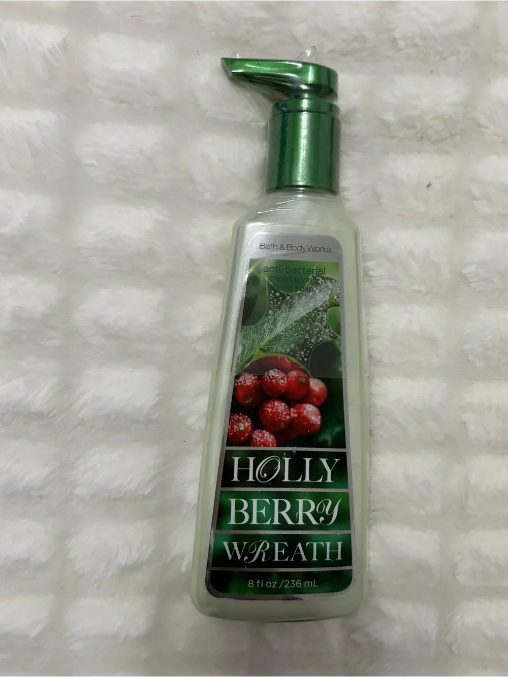 Bath and Body Works Vintage Sealed Holly Berry Wreath Anti-Bacterial Hand Soap